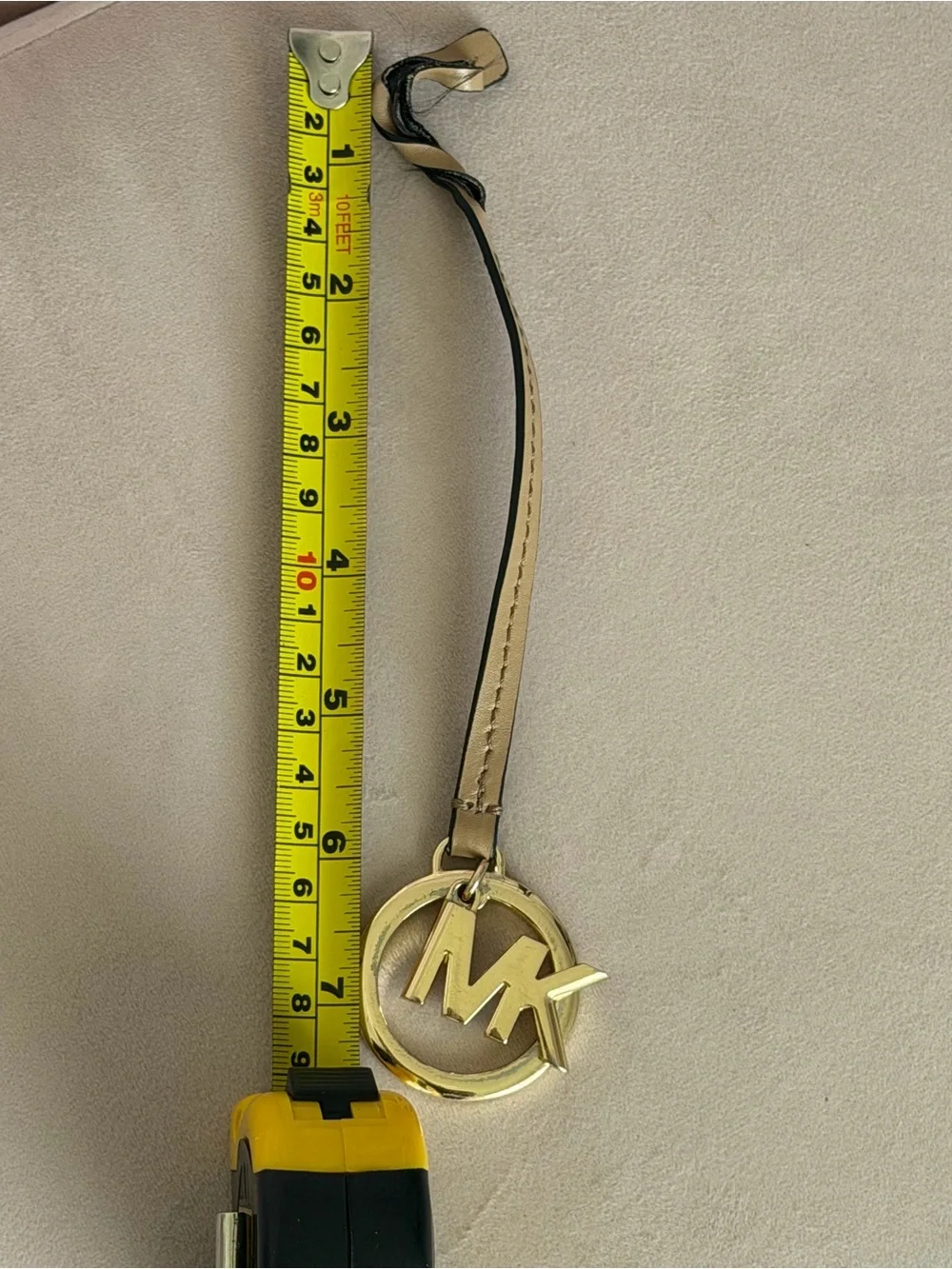 MICHAEL KORS Gold Pendant Charm and Beige Leather Long Strap
